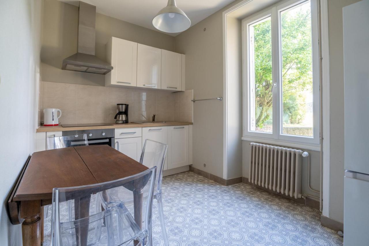 Maison De Ville Avec Jardin "La Coquette" Жонзак Екстериор снимка